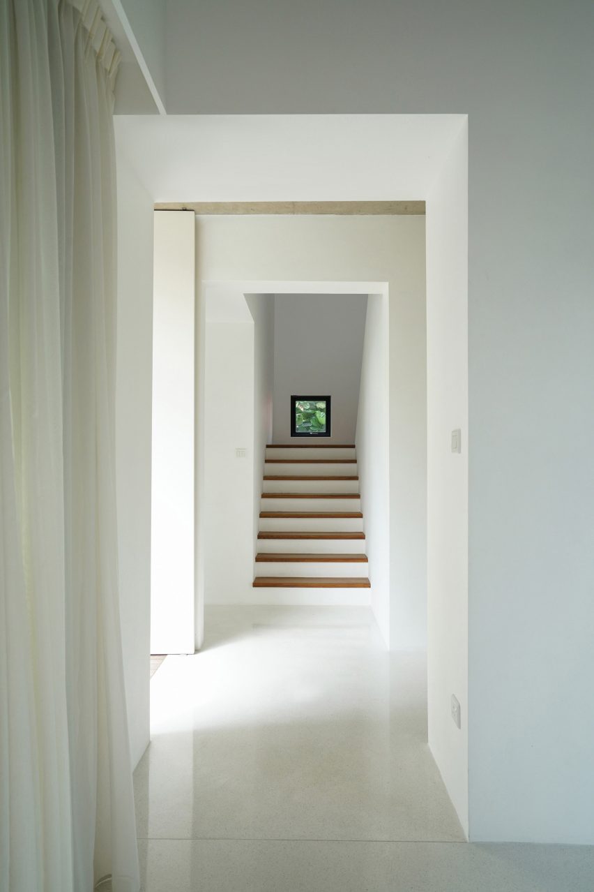 Knikno House by Fabian Tan Architect