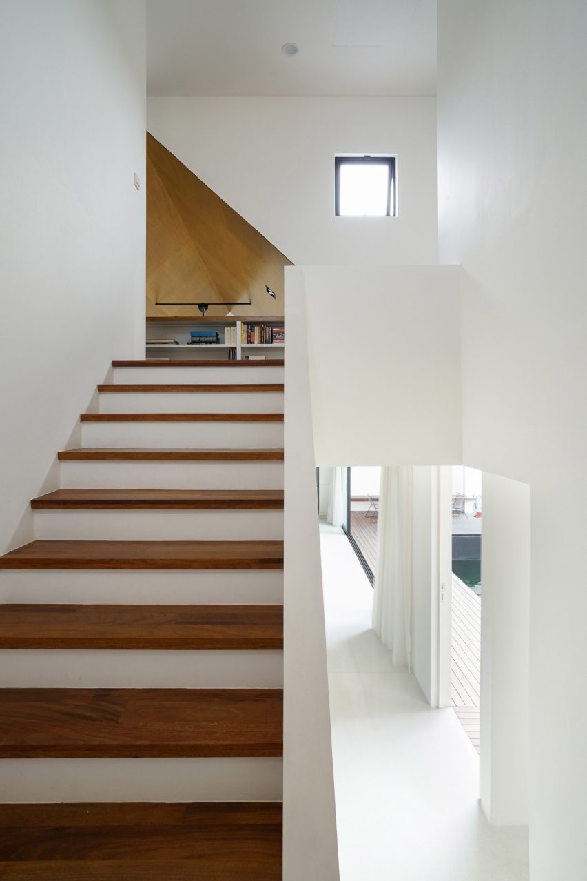 Knikno House by Fabian Tan Architect