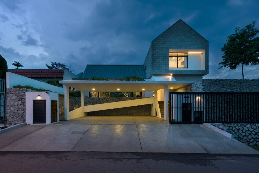 Knikno House by Fabian Tan Architect