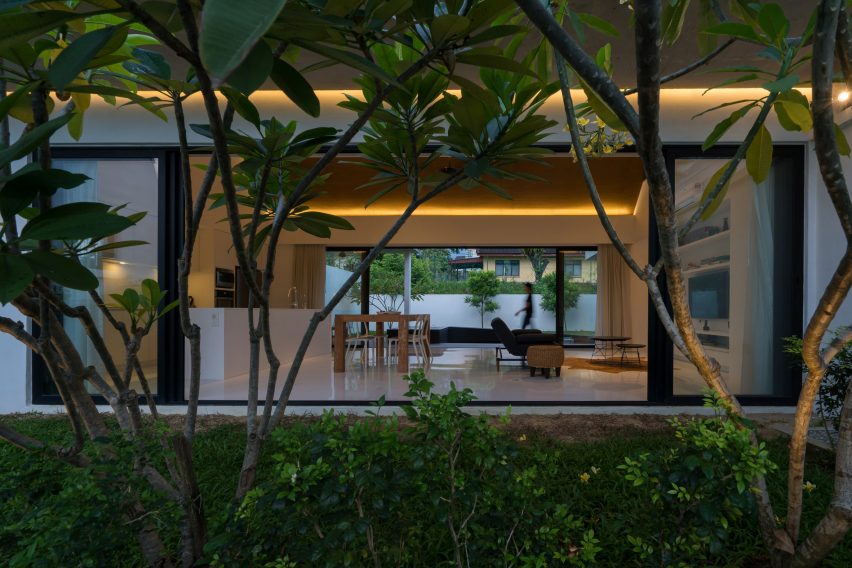 Knikno House by Fabian Tan Architect
