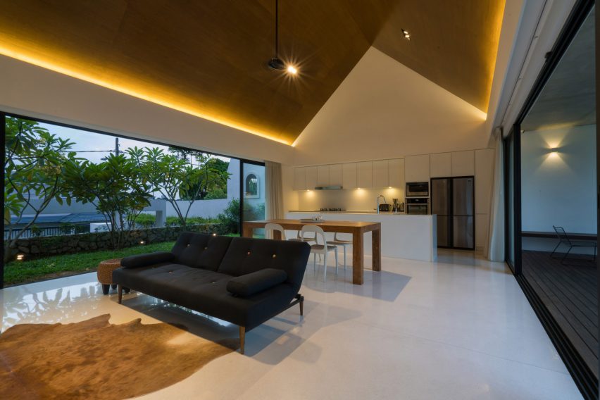 Knikno House by Fabian Tan Architect