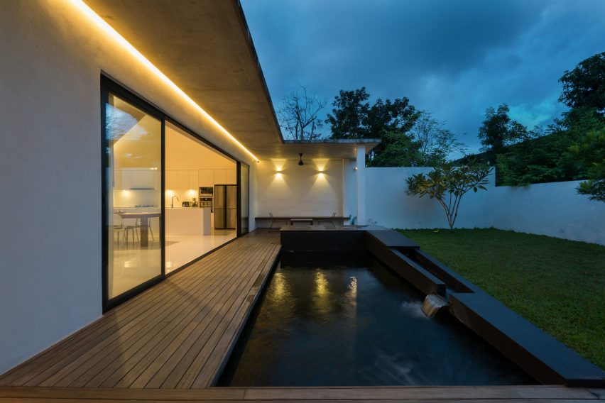 Knikno House by Fabian Tan Architect