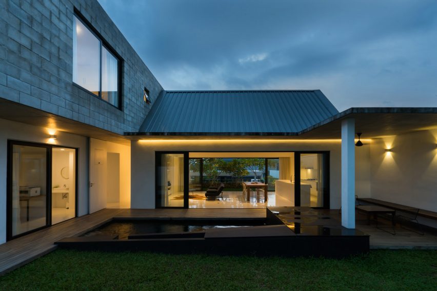 Knikno House by Fabian Tan Architect