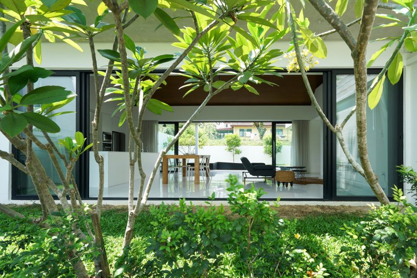 Knikno House by Fabian Tan Architect