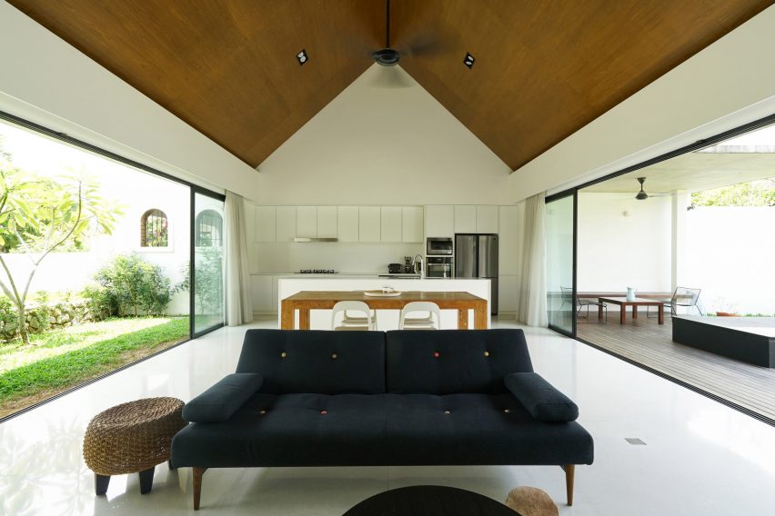 Knikno House by Fabian Tan Architect