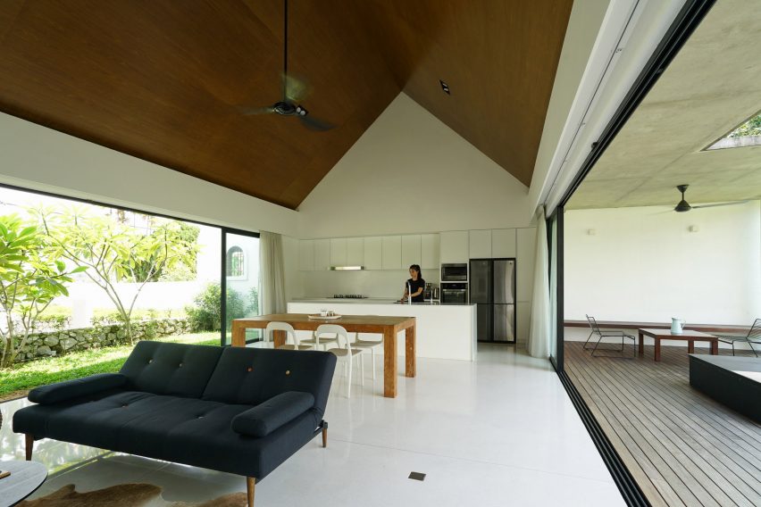 Knikno House by Fabian Tan Architect