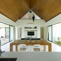 Knikno House by Fabian Tan Architect
