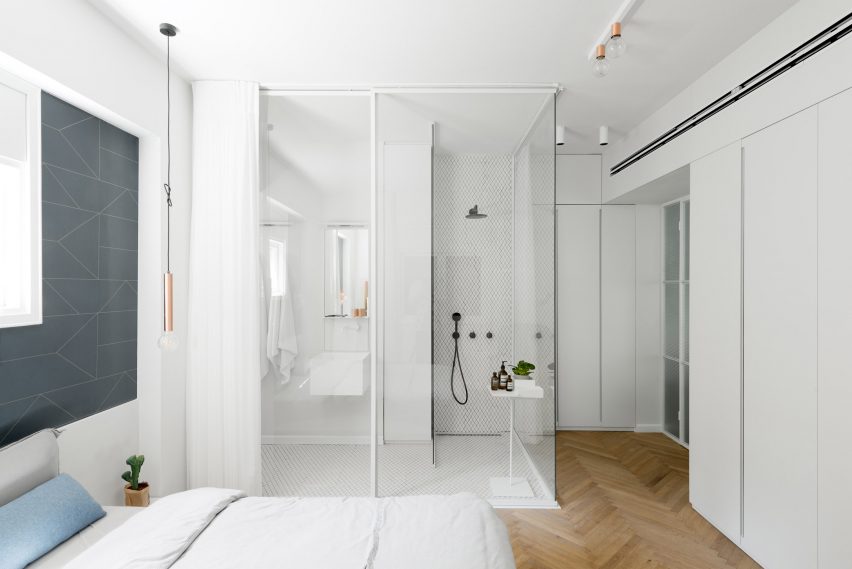 Renovated Bauhaus apartment by Lital Ophir and Ilana Bronfen