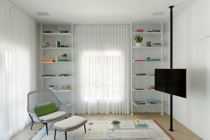 Renovated Bauhaus apartment by Lital Ophir and Ilana Bronfen