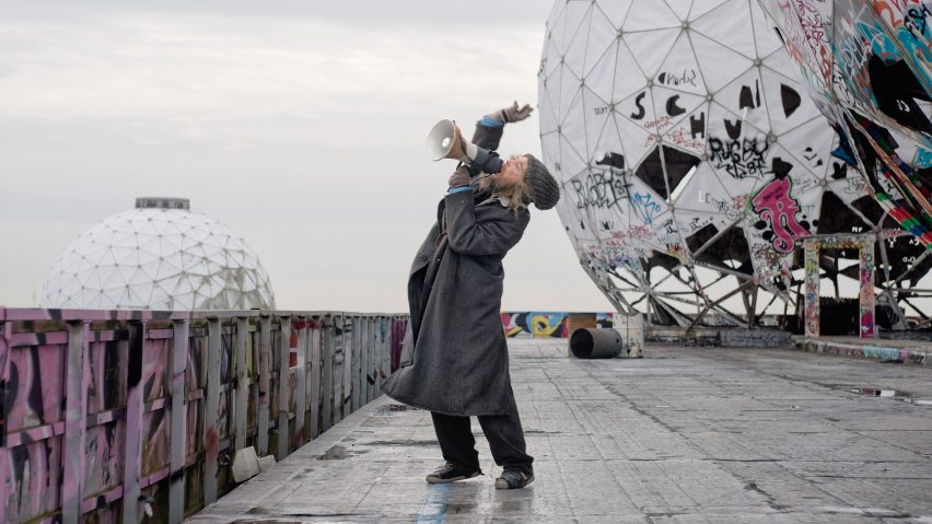 Julian Rosefeldt celebrates “anti-architecture” in new movie Manifesto