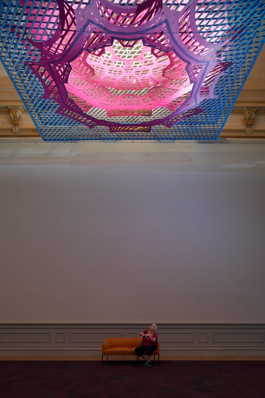 Parallax Gap at Smithsonian by Freelandbuck