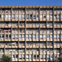 V&A acquires entire one-bedroom flat from Robin Hood Gardens