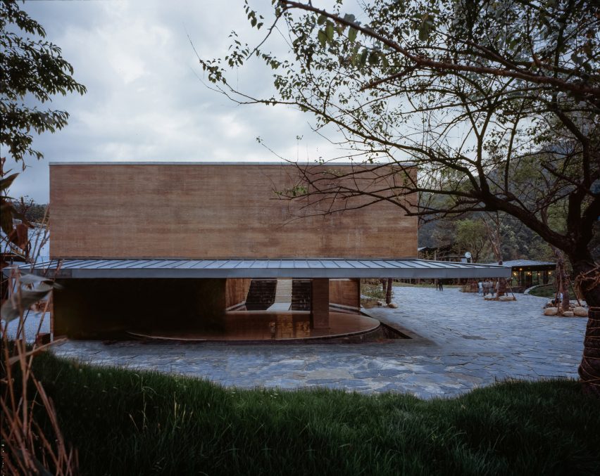 DL Atelier completes Chinese museum featuring rammed-earth walls and reflecting pools