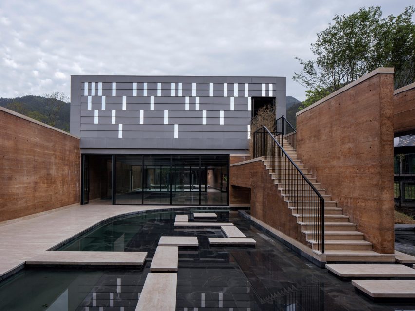DL Atelier completes Chinese museum featuring rammed-earth walls and reflecting pools