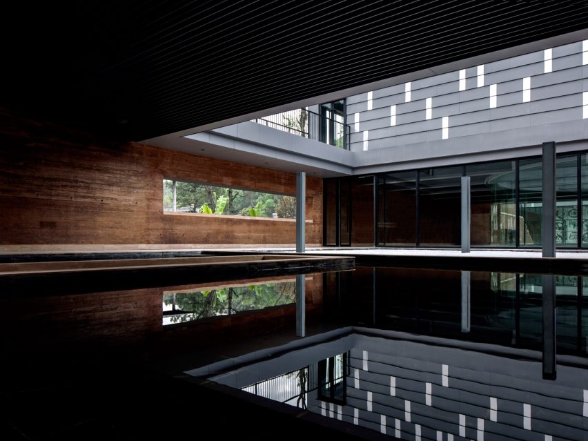 DL Atelier completes Chinese museum featuring rammed-earth walls and reflecting pools