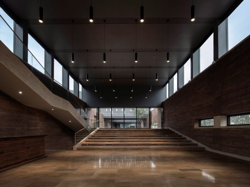 DL Atelier completes Chinese museum featuring rammed-earth walls and reflecting pools