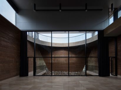 DL Atelier completes Chinese museum featuring rammed-earth walls and reflecting pools