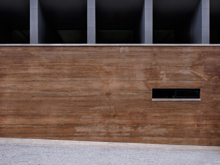 DL Atelier completes Chinese museum featuring rammed-earth walls and reflecting pools