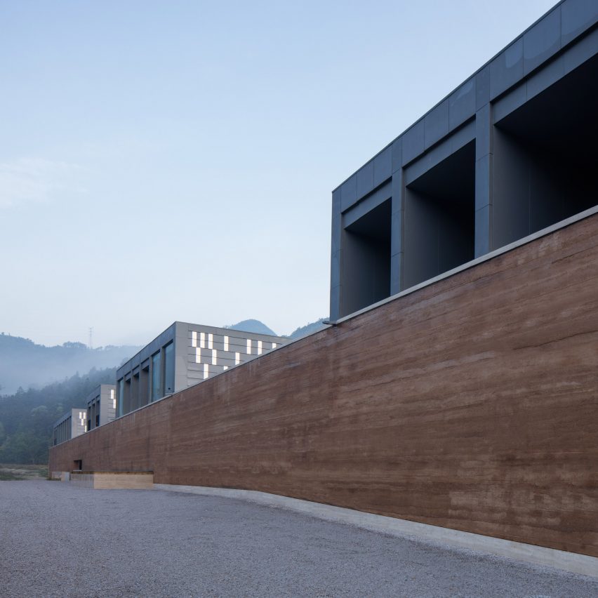 DL Atelier completes Chinese museum featuring rammed-earth walls and reflecting pools