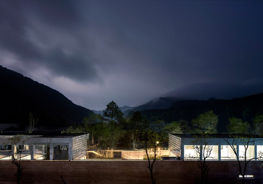 DL Atelier completes Chinese museum featuring rammed-earth walls and reflecting pools