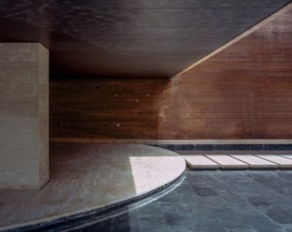 DL Atelier completes Chinese museum featuring rammed-earth walls and reflecting pools