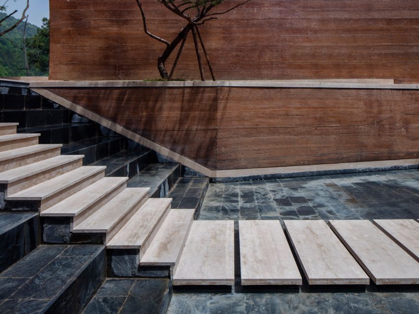DL Atelier completes Chinese museum featuring rammed-earth walls and reflecting pools