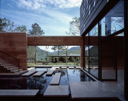 DL Atelier completes Chinese museum featuring rammed-earth walls and reflecting pools