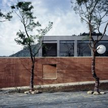DL Atelier builds museum with rammed-earth walls near China’s “porcelain capital”
