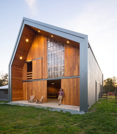 Swallowfield Barn by Motiv Architects