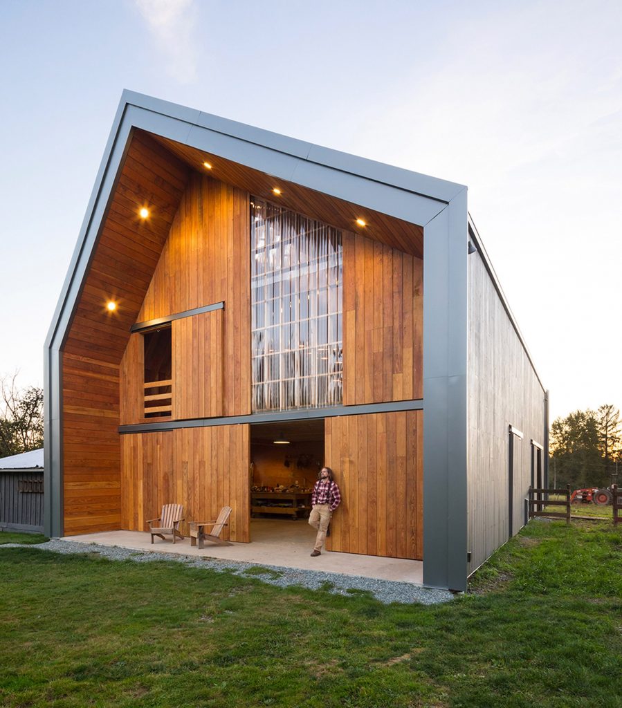 Swallowfield Barn by Motiv Architects
