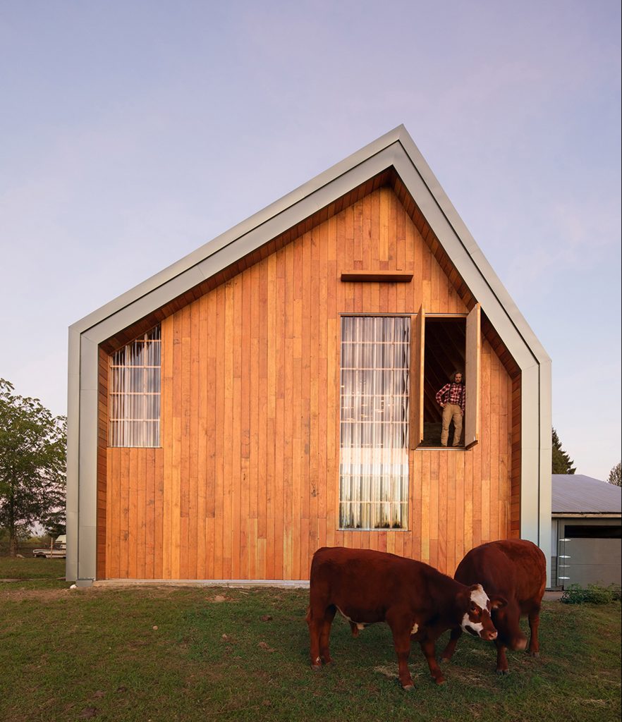 Swallowfield Barn by Motiv Architects