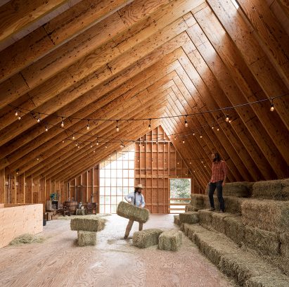 Swallowfield Barn by Motiv Architects