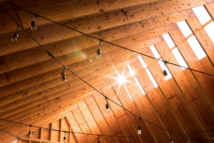 Swallowfield Barn by Motiv Architects