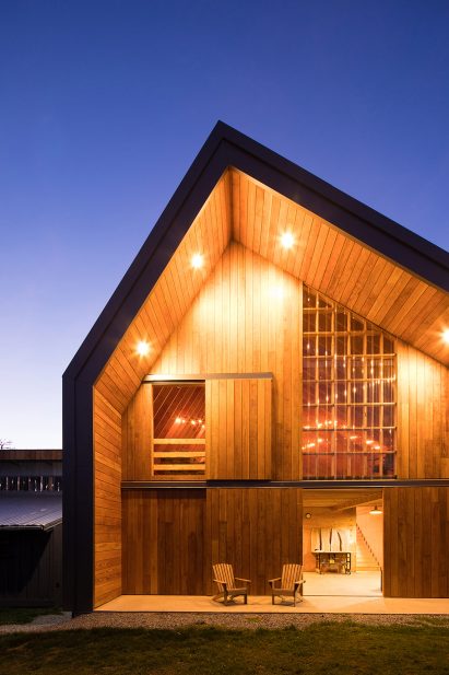 Swallowfield Barn by Motiv Architects