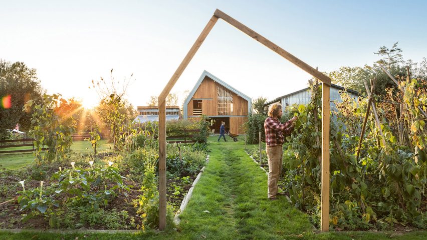 Swallowfield Barn by Motiv Architects