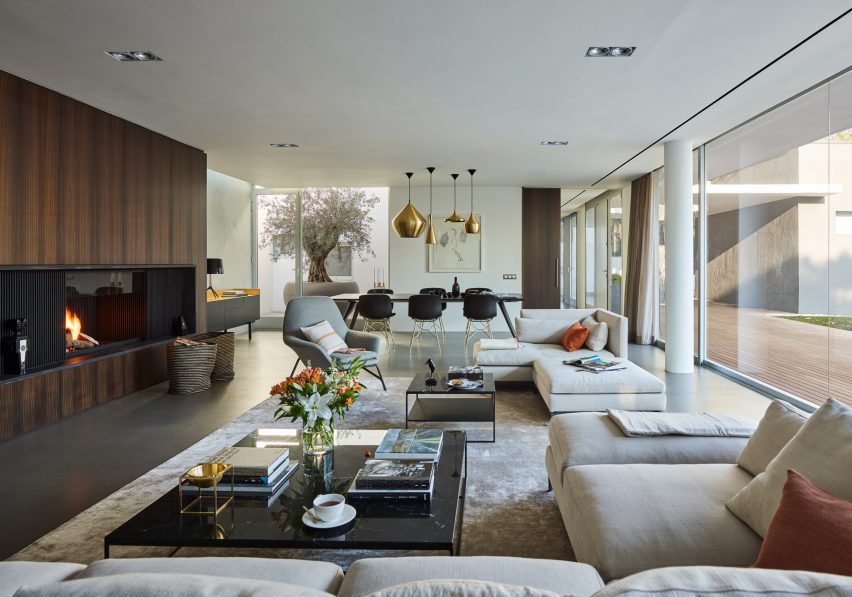 Valles House by YLAB Arquitectos