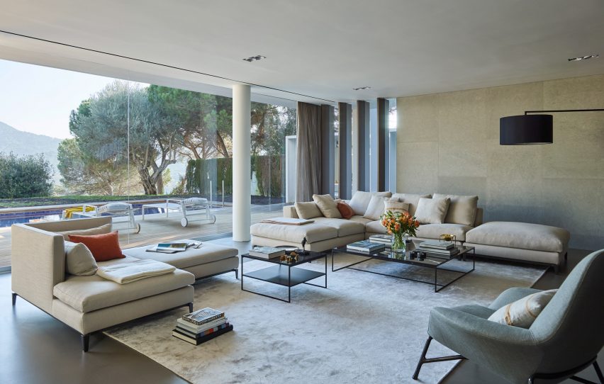Valles House by YLAB Arquitectos