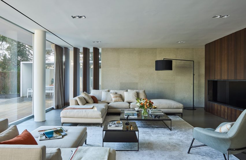 Valles House by YLAB Arquitectos