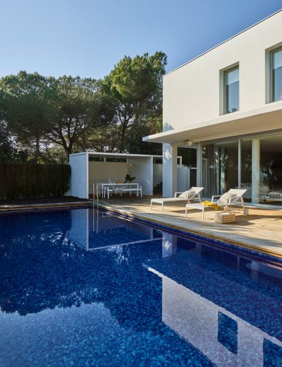Valles House by YLAB Arquitectos