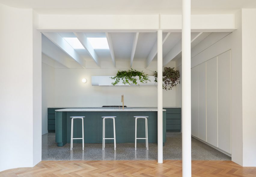 Villeneuve Residence by Atelier Barda architecture