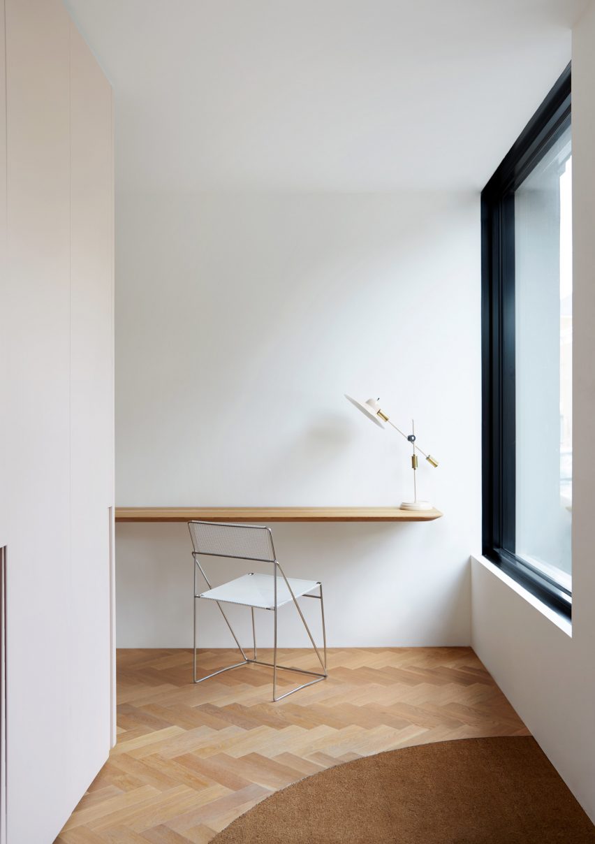 Villeneuve Residence by Atelier Barda architecture