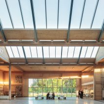 British furniture brand Vitsœ has opened a new headquarters and production facility in the English town of Royal Leamington Spa, featuring a saw-toothed roof and modular construction that means it can be easily updated.
