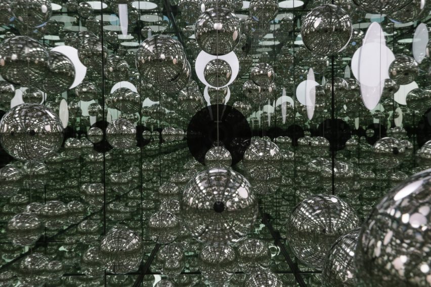Yayoi Kusama exhibition at David Zwirner