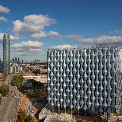 Kieran Timberlake completes £750 million “crystalline cube” for US Embassy in London