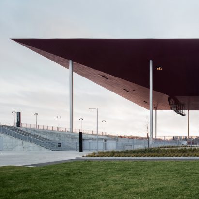 Paul Laurendeau covers Quebec amphitheatre with giant red roof