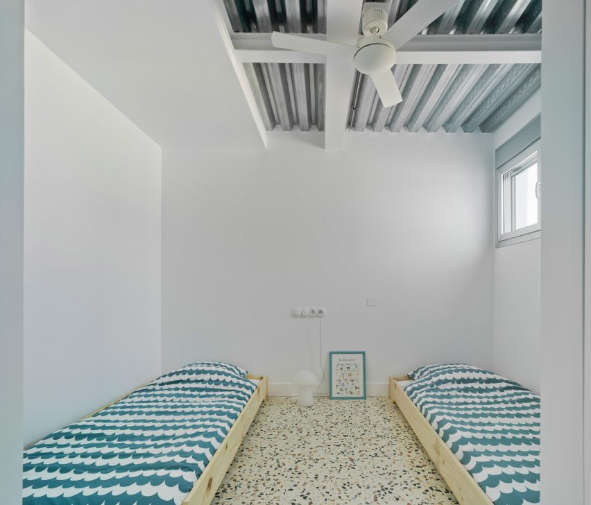 The Beach House by Laura Ortín Architecture