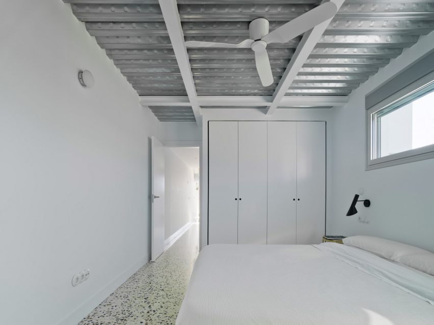 The Beach House by Laura Ortín Architecture