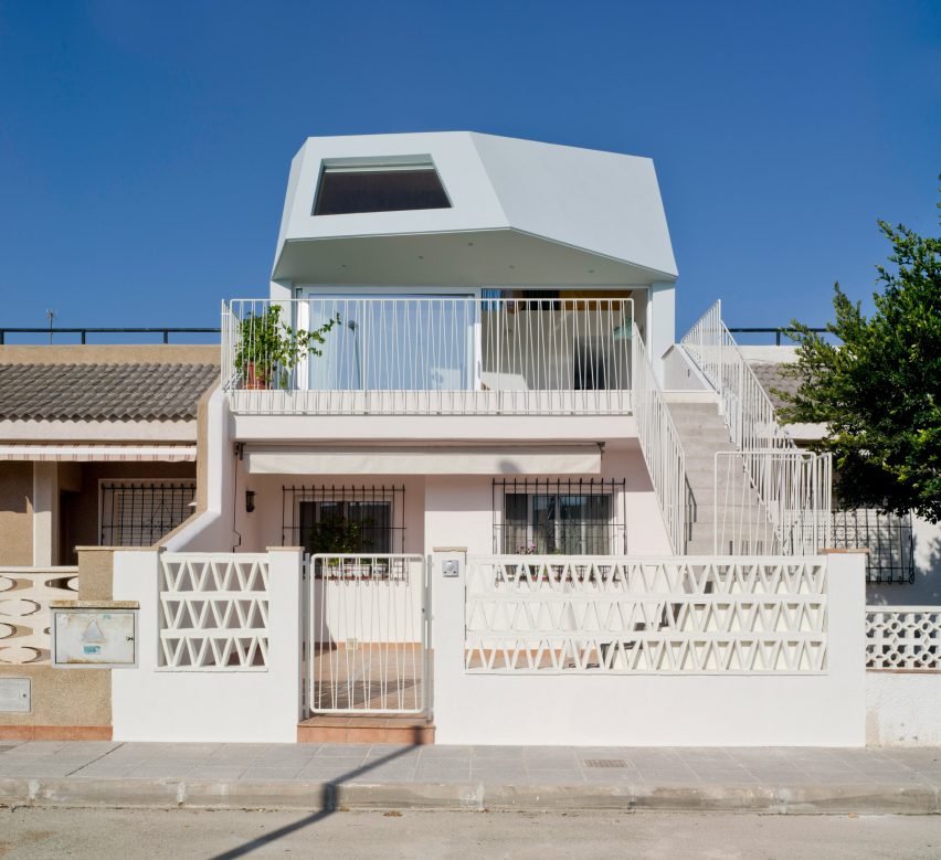 The Beach House by Laura Ortín Architecture