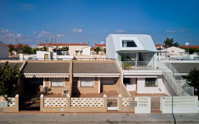The Beach House by Laura Ortín Architecture
