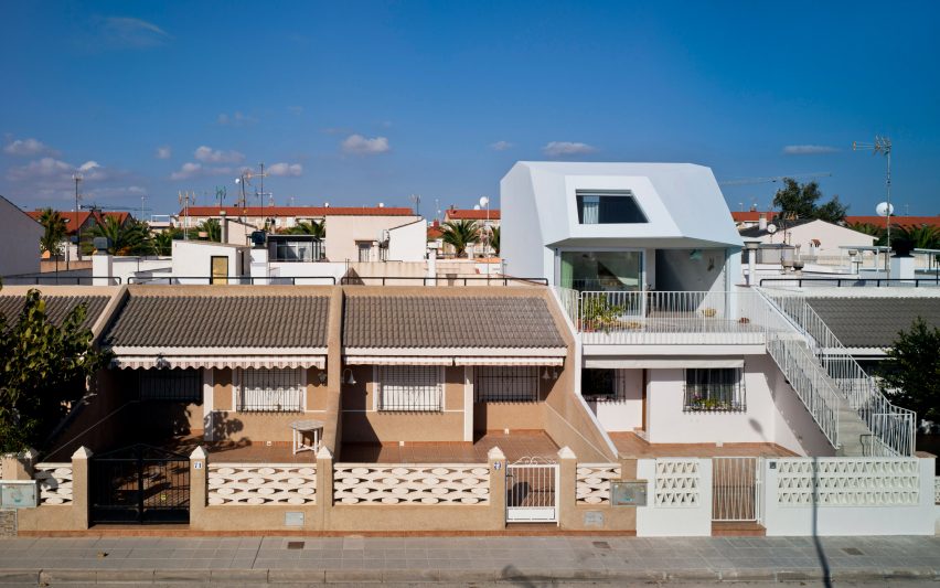 The Beach House by Laura Ortín Architecture